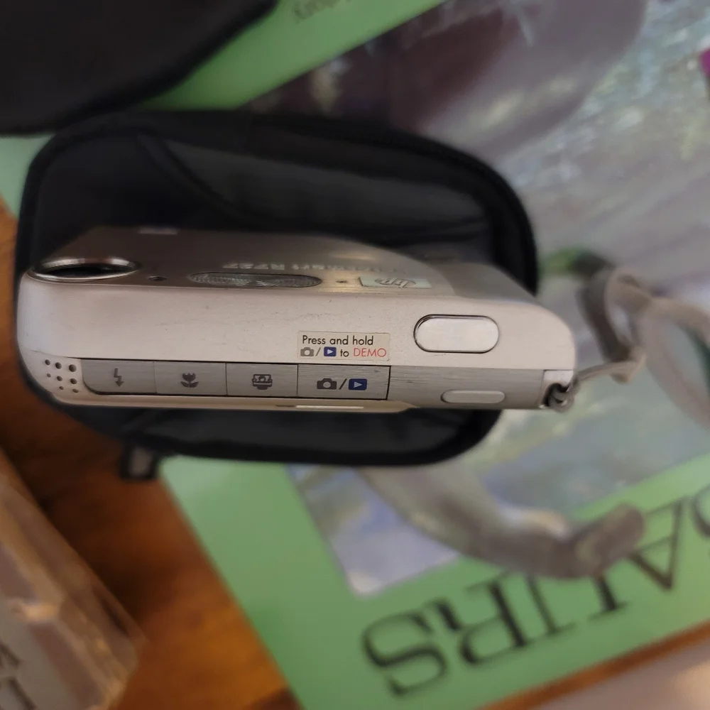 Vintage Junk Drawer Lot: Collectibles, Sports, HP Photosmart R727 Digital Camera